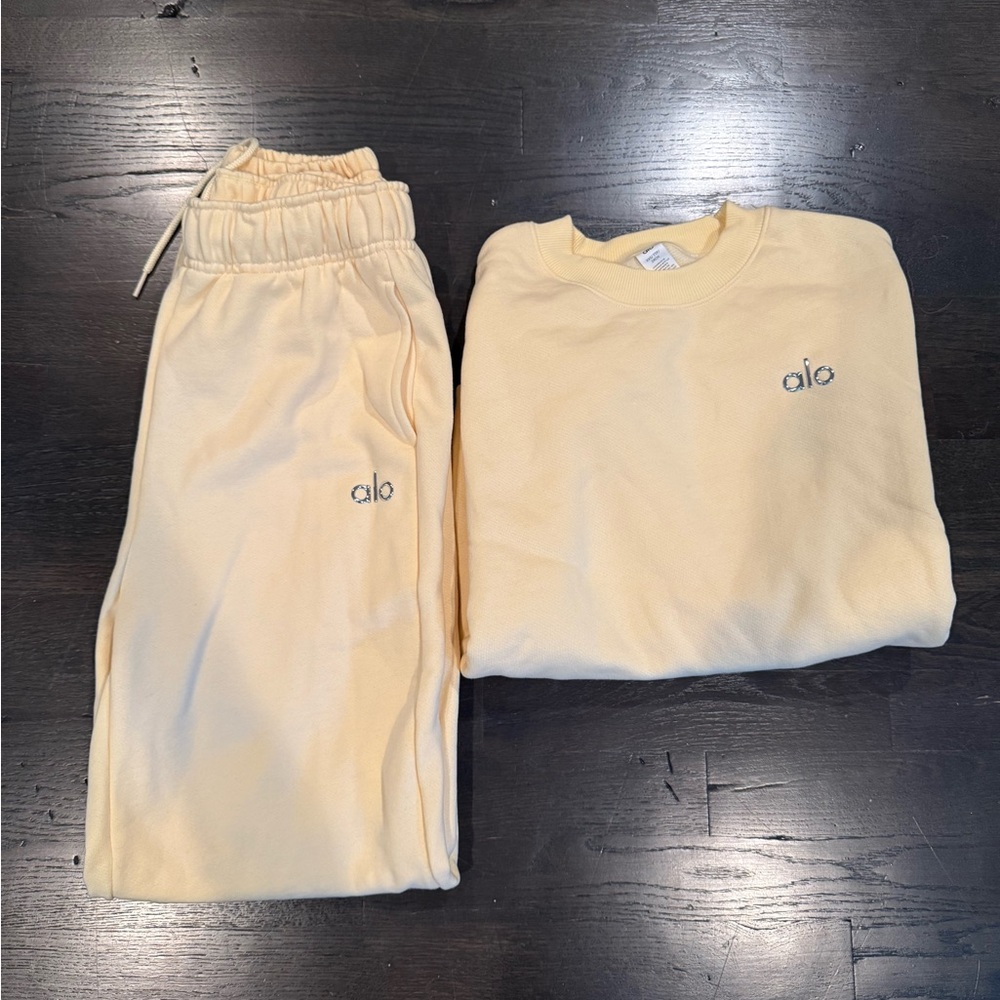 ALO Yoga women’s Accolade Light Yellow Joggers XXS